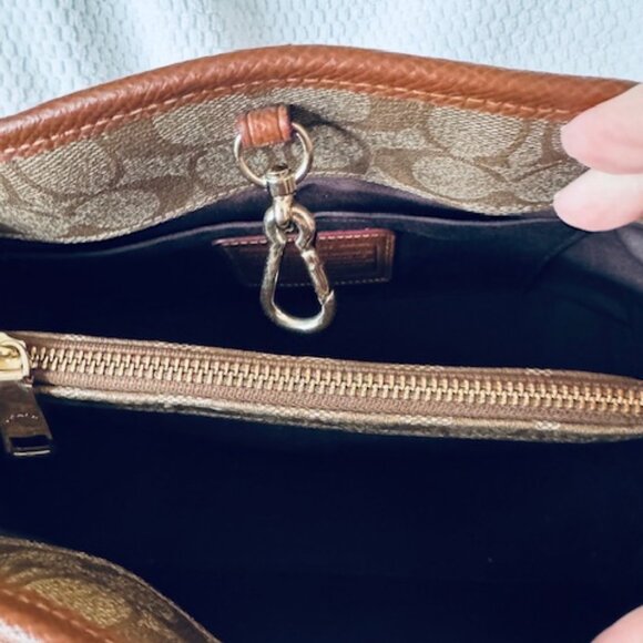 👜 Coach Savannah Small Carryall • Signature Canvas • Used• Classic Crossbody - Picture 9 of 13